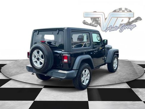 Used 2018 Jeep Wrangler Sport AWD/4WD image 6