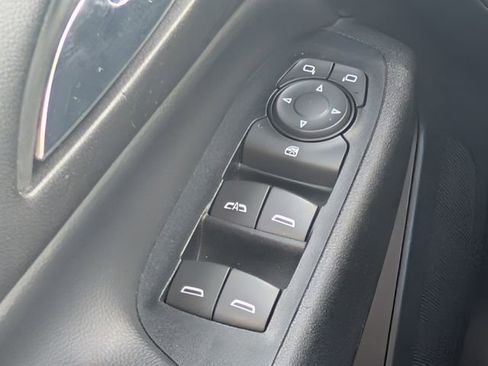Used 2018 Chevrolet Equinox LT FWD image 21