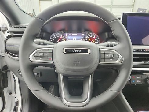 New 2026 Jeep Compass Latitude image 22