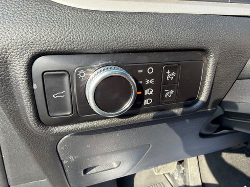 Used 2023 Ford Explorer XLT AWD/4WD image 20