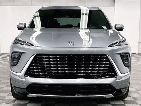 Used 2025 Buick Enclave Avenir w/ Super Cruise Package image 4