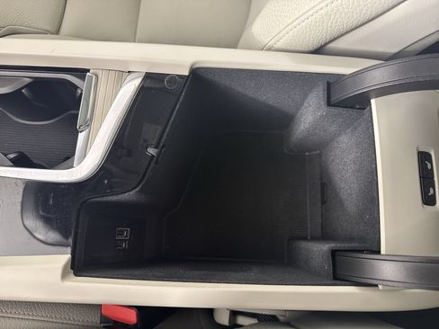 Used 2019 Volvo XC60 T6 Momentum w/ Multimedia Package AWD/4WD image 18