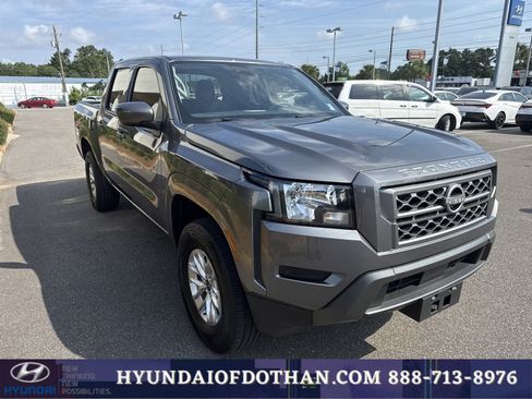 Used 2024 Nissan Frontier SV AWD/4WD image 5