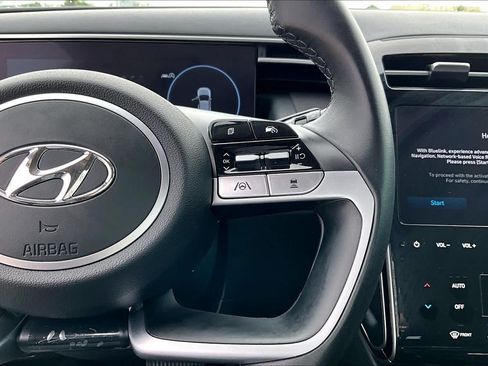 Certified 2024 Hyundai Tucson SEL w/ Convenience Package FWD image 25