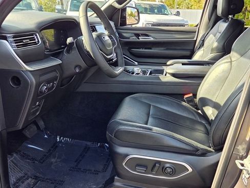 Used 2024 Jeep Wagoneer Series II AWD/4WD image 9