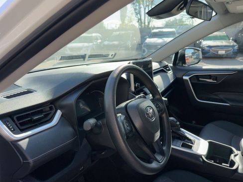Used 2025 Toyota RAV4 XLE image 27