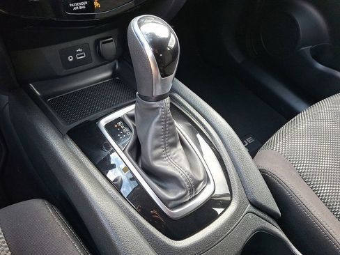 Used 2019 Nissan Rogue Sport SV image 15