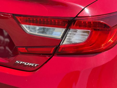 Used 2018 Honda Accord Sport image 31