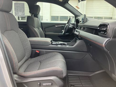 Certified 2025 Honda Pilot Sport image 32