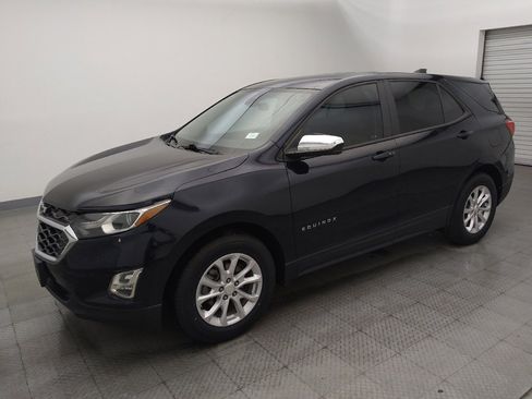Used 2020 Chevrolet Equinox LS w/ LPO, Chrome Package FWD image 2