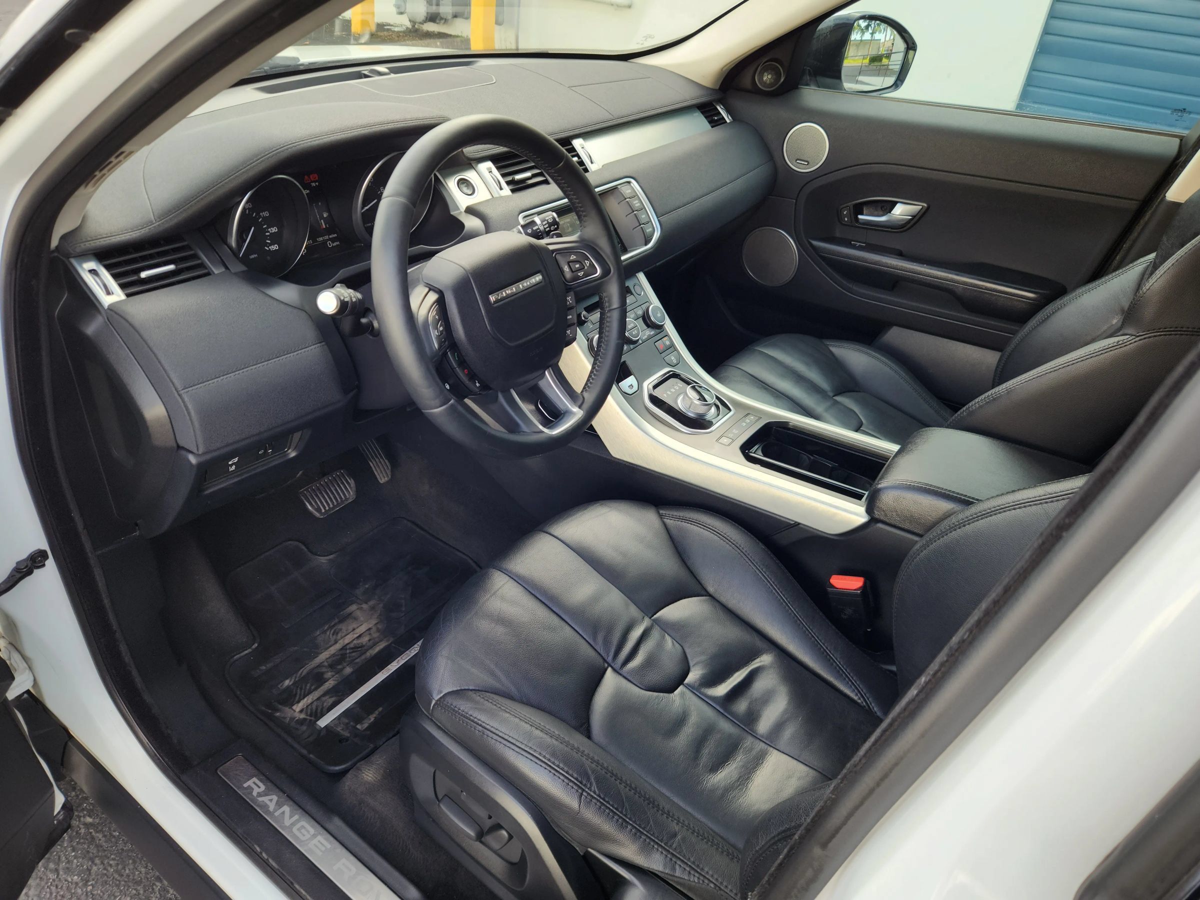 Used 2015 Land Rover Range Rover Evoque Pure Premium AWD/4WD image 7