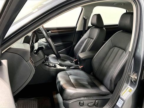 Used 2020 Volkswagen Passat 2.0T SEL image 22