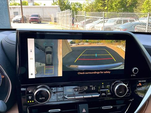 Used 2023 Toyota Highlander Platinum image 27