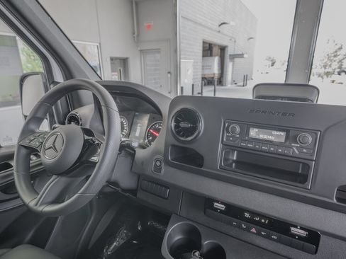 Used 2025 Mercedes-Benz Sprinter 2500 image 19