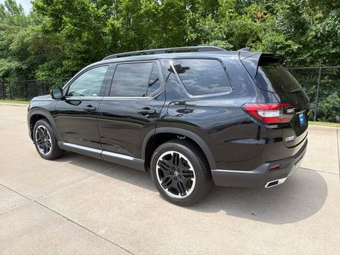 New 2026 Honda Pilot Touring image 3