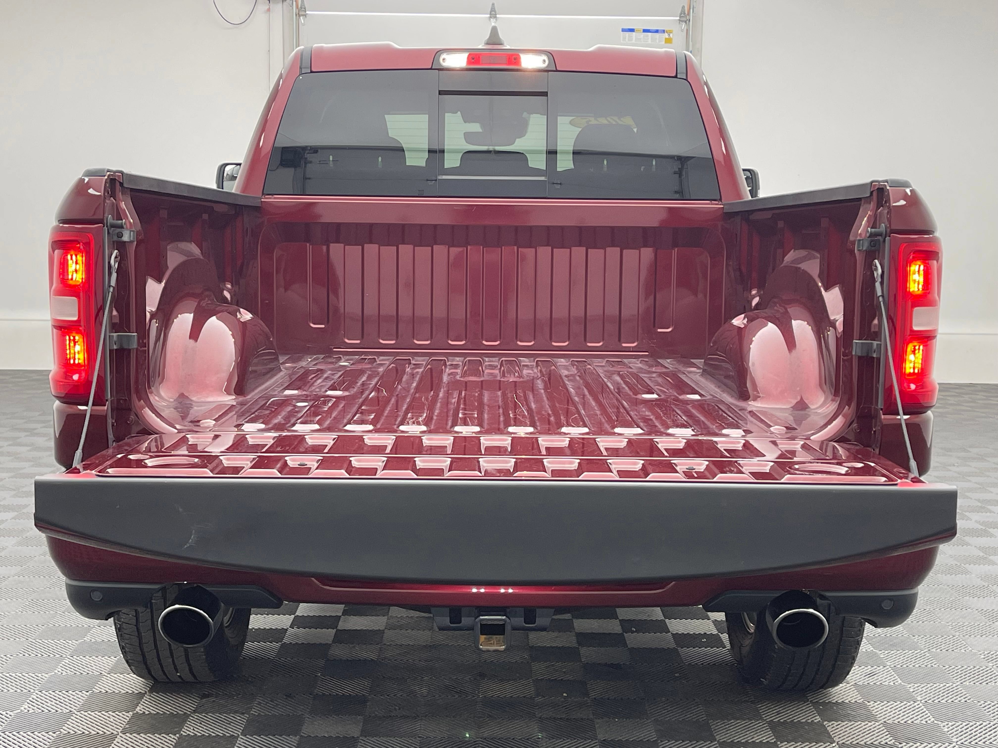 Used 2025 RAM 1500 Big Horn AWD/4WD image 9