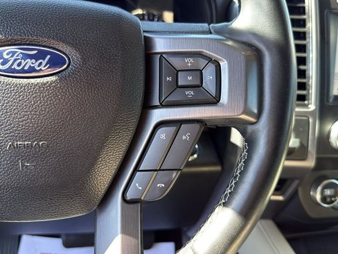 Used 2019 Ford Expedition Platinum image 16