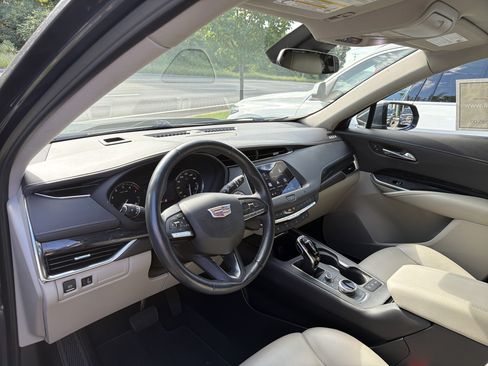 Used 2021 Cadillac XT4 Premium Luxury AWD/4WD image 9