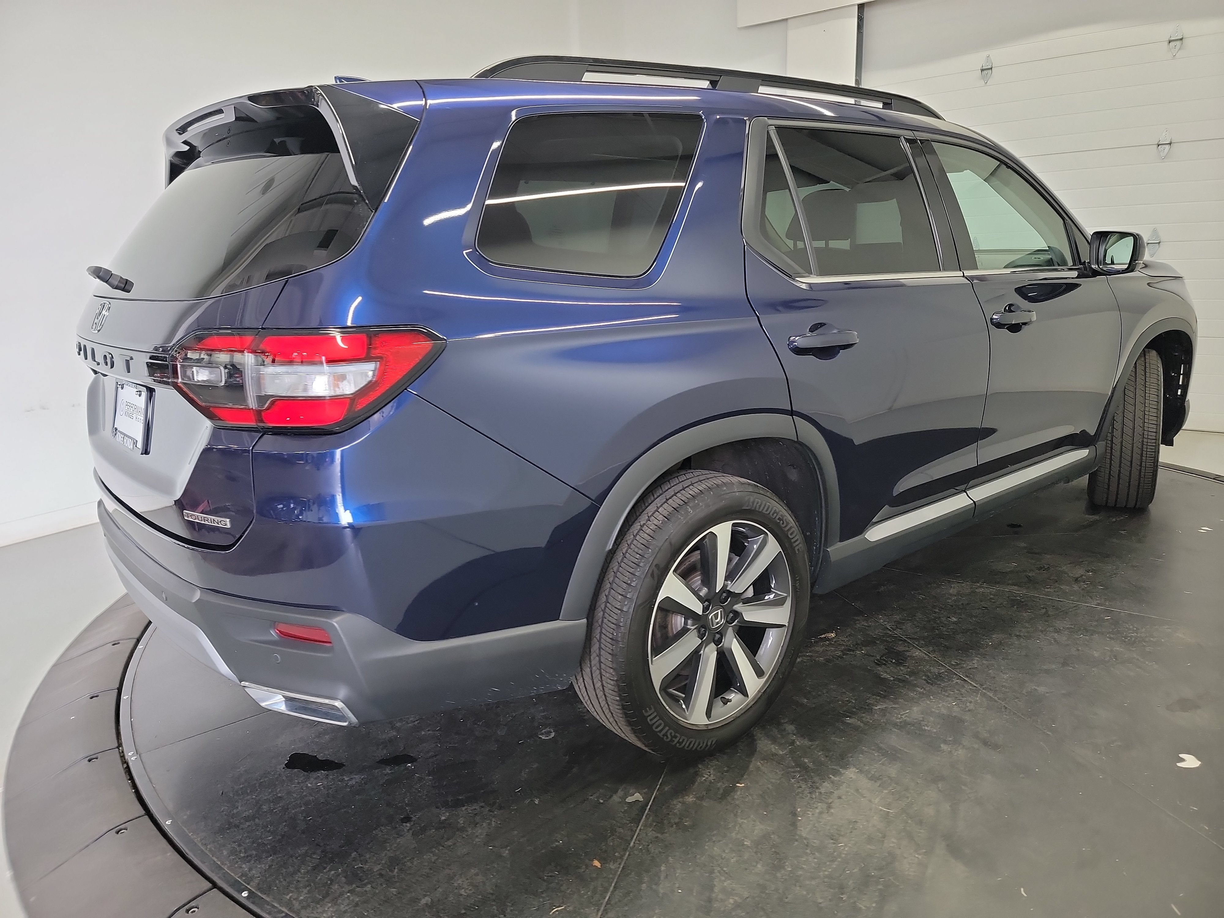 Used 2023 Honda Pilot Touring image 9