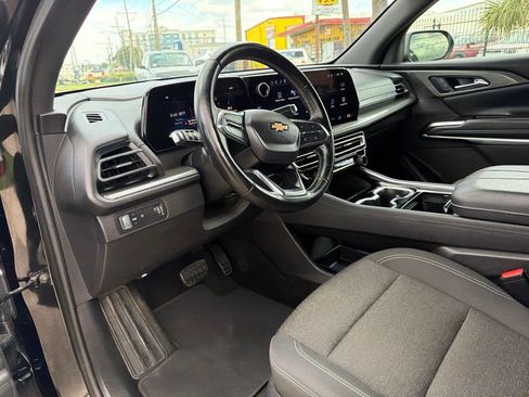 Used 2024 Chevrolet Traverse LT FWD image 8