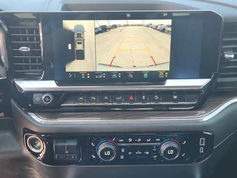 Used 2023 Chevrolet Silverado 1500 LT Trail Boss w/ LT Trail Boss Premium Package AWD/4WD image 19