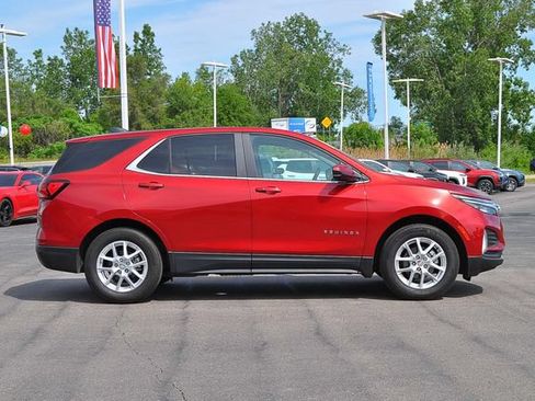 Used 2023 Chevrolet Equinox LT FWD image 2
