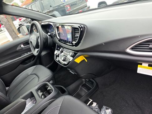 New 2026 Chrysler Voyager LX FWD image 14