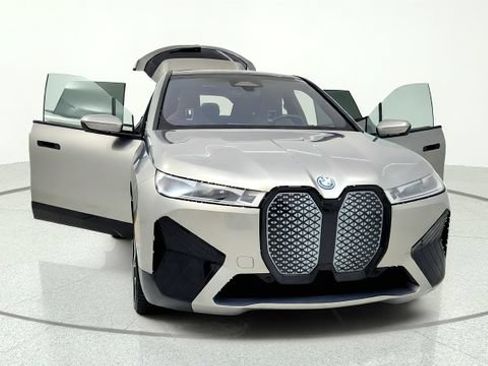 Used 2024 BMW iX xDrive50 w/ Premium Package AWD/4WD image 12