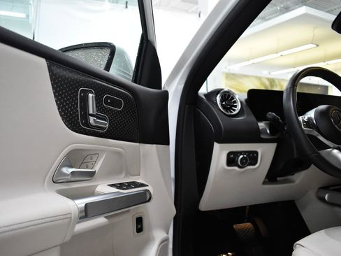 Certified 2024 Mercedes-Benz GLB 250 4MATIC image 24
