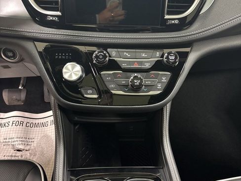 New 2026 Chrysler Pacifica Limited w/ S Appearance Package image 13