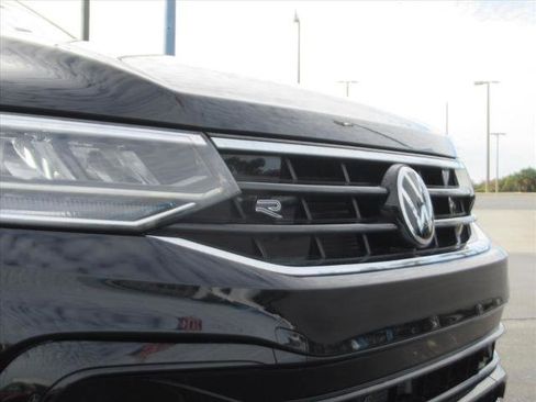 Used 2023 Volkswagen Tiguan SE R-Line image 9