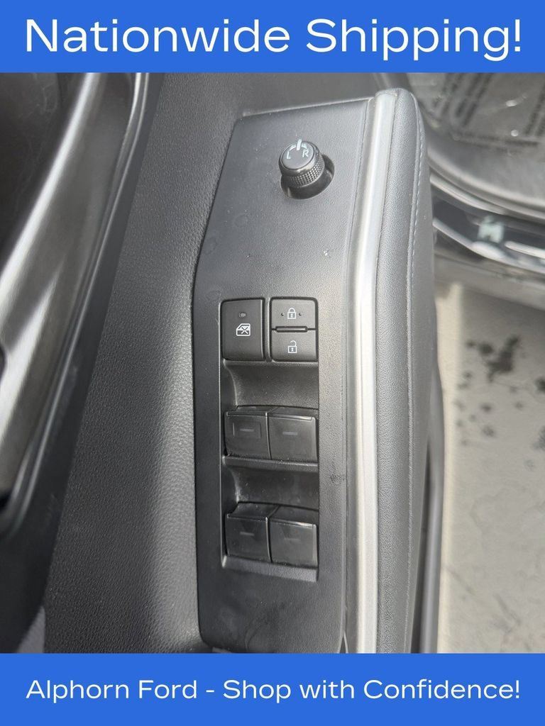Used 2024 Toyota Highlander LE AWD/4WD image 14