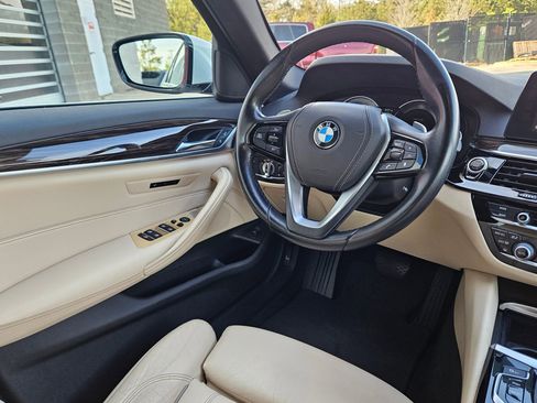 Used 2018 BMW 530i w/ Premium Package RWD image 9