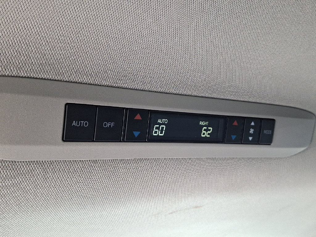 Certified 2025 Toyota Sienna XLE FWD image 12