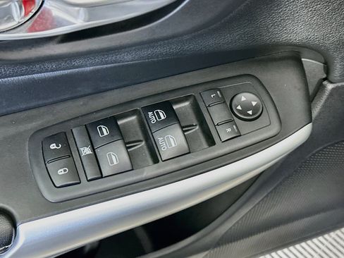 Used 2018 Jeep Cherokee Latitude Plus w/ Comfort/Convenience Group AWD/4WD image 15