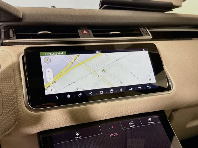 Used 2019 Land Rover Range Rover Velar S AWD/4WD image 16