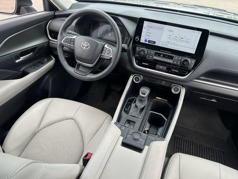 Used 2025 Toyota Grand Highlander FWD image 15