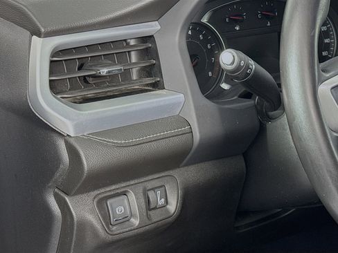 Used 2020 GMC Acadia SLE w/ Driver Convenience Package image 10