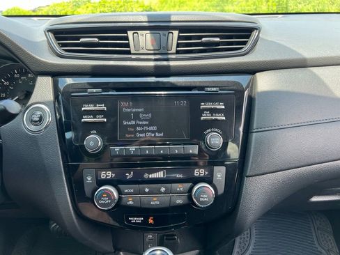 Used 2017 Nissan Rogue SV FWD image 21