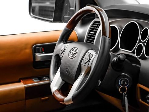 Used 2016 Toyota Sequoia Platinum AWD/4WD image 18