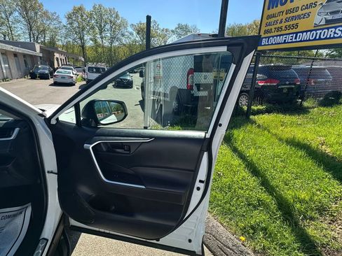 Used 2023 Toyota RAV4 LE AWD/4WD image 33