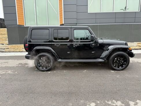 Used 2022 Jeep Wrangler Unlimited Sahara w/ Cold Weather Group AWD/4WD image 3
