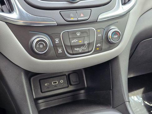 Used 2022 Chevrolet Equinox LS AWD/4WD image 29