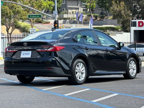 Used 2025 Toyota Camry LE FWD image 5