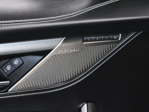 Used 2024 Jaguar F-PACE R-Dynamic S image 11