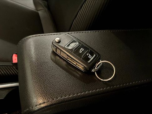 Used 2014 Volkswagen Beetle TDI image 31