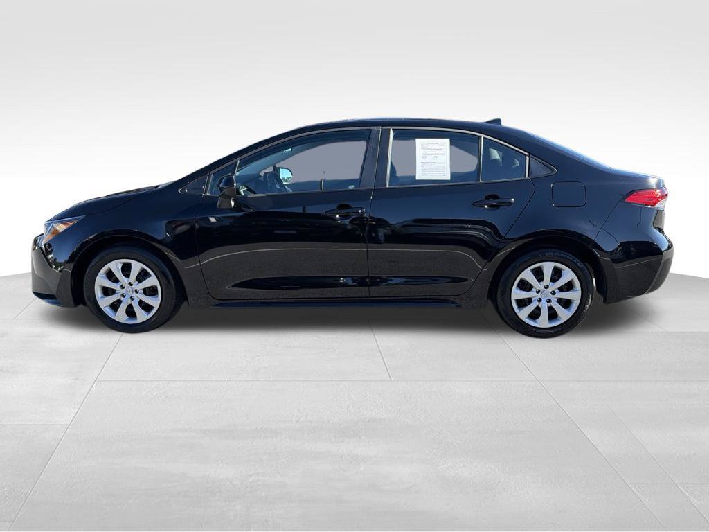 Used 2025 Toyota Corolla LE FWD image 4