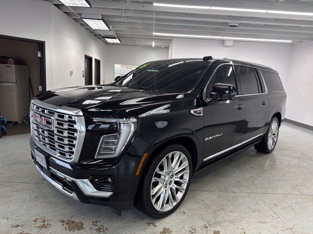 Used 2025 GMC Yukon XL Denali w/ Denali Reserve Package AWD/4WD image 7