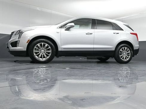 Used 2017 Cadillac XT5 Luxury w/ Driver Awareness Package AWD/4WD image 40