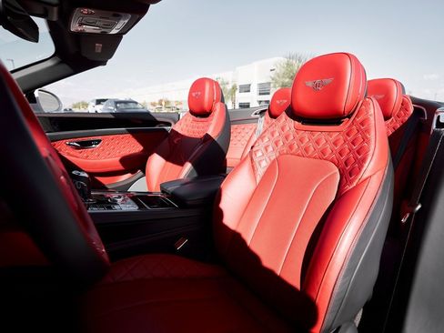 Used 2023 Bentley Continental GT Azure image 40